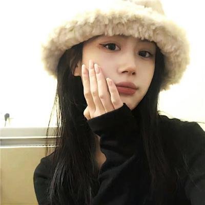 与一位女士合影